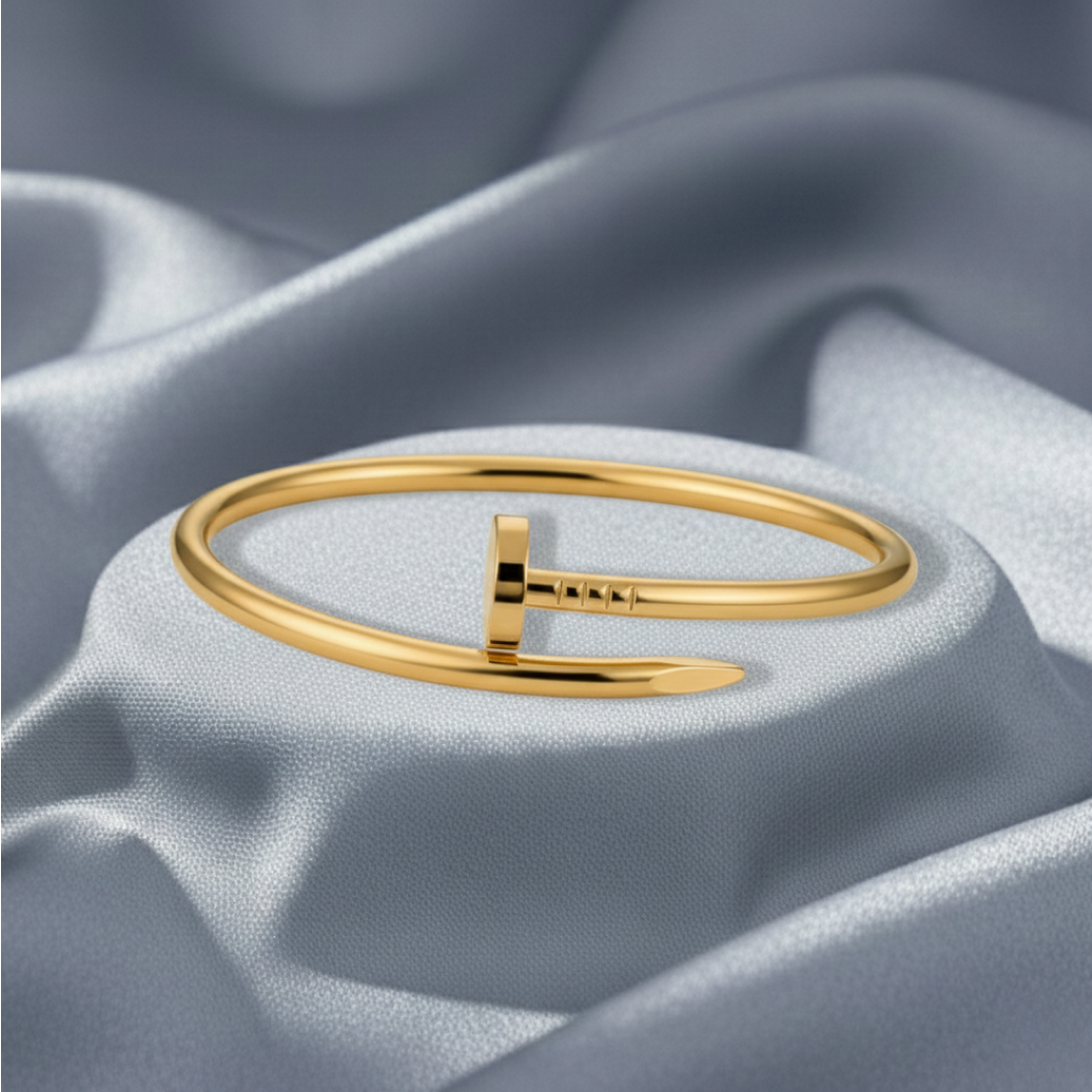 Elegance Nail Gold